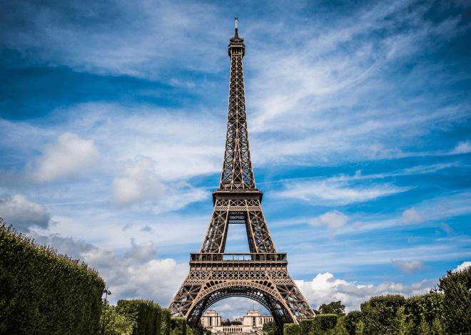 How Do You Avoid Crowds at the Eiffel Tower